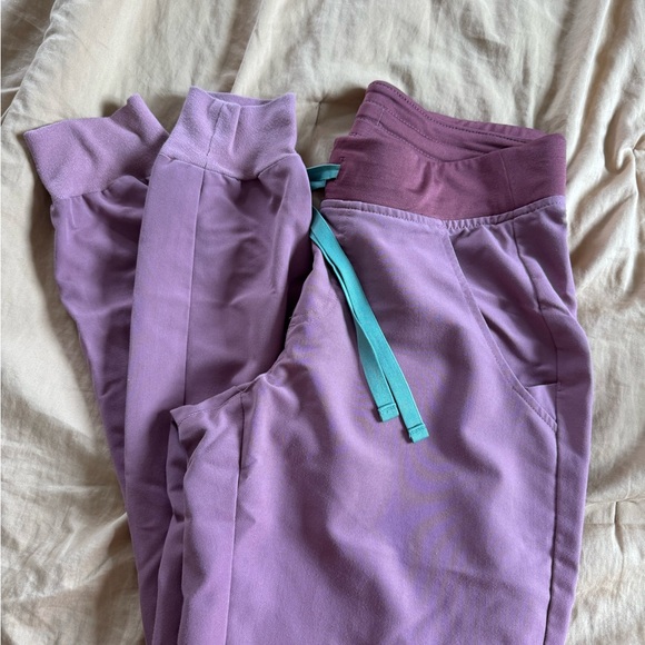 Pink Figs Scrub Set - Picture 6 of 7